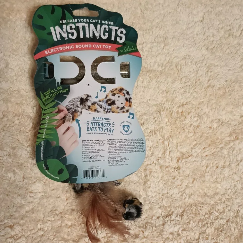 NWT ~ Instincts Looney Lion Heart HappyNip Electronic Sound Cat Toy w/ 2g Catnip